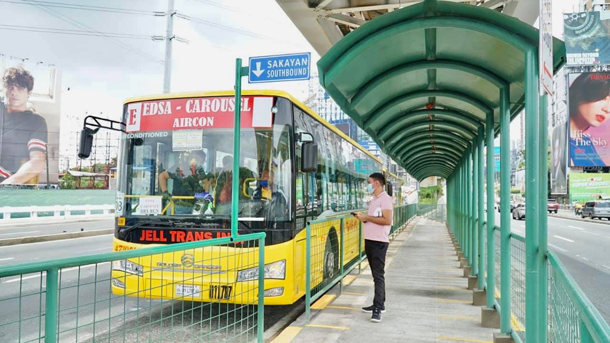 DOTr to address long lines at train, bus stations
