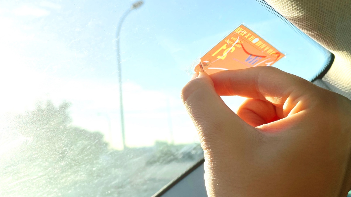 how-to-remove-car-stickers-from-your-windshield-and-windows