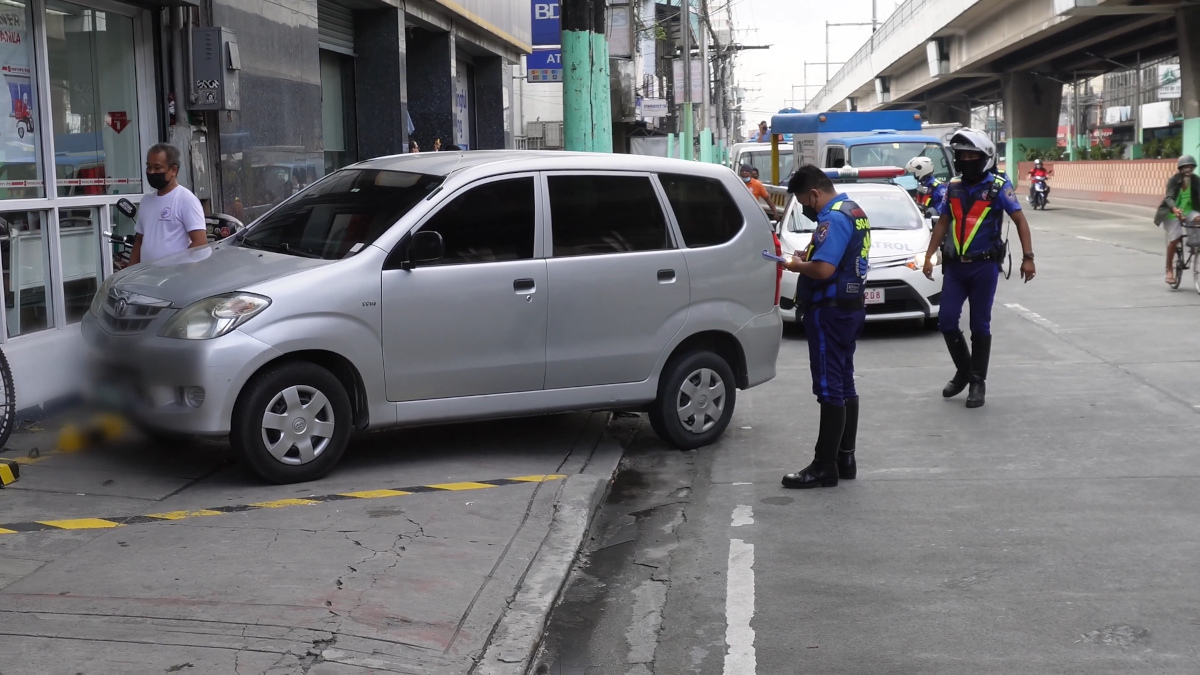 Illegally Parked Vehicles On The Sidewalk Caught In Caloocan