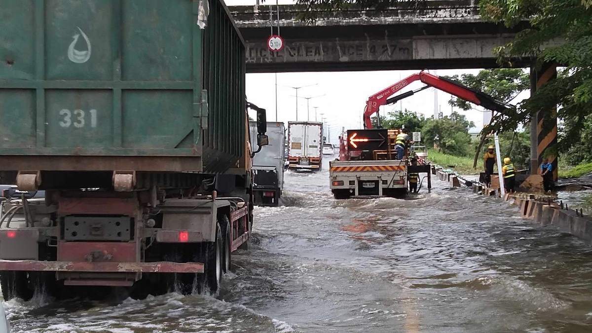 NLEX flood Up to 50cm floods as of 6pm of August 2 2023