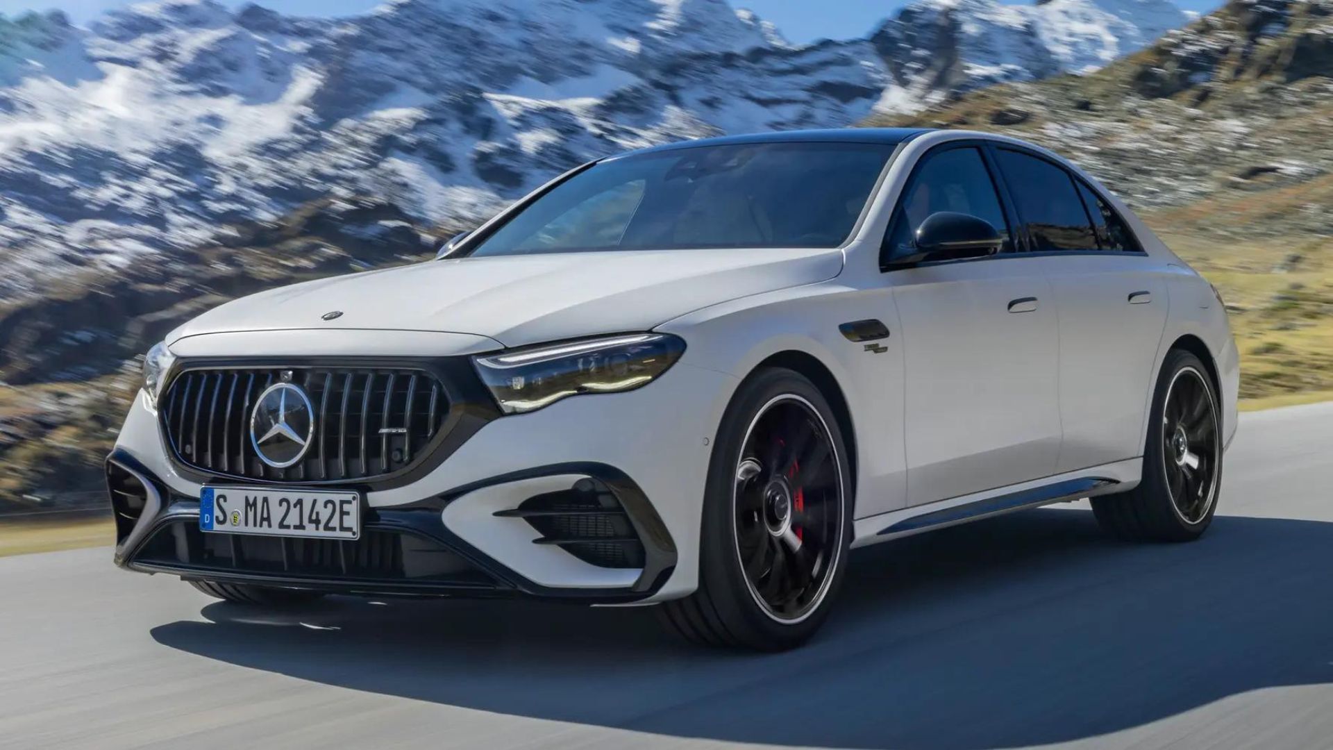 2024 MercedesAMG E53 makes its world premiere