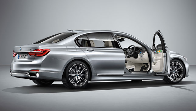 BMW 7-Series art car by Esther Mahlangu