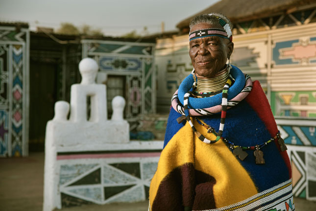 BMW 7-Series art car by Esther Mahlangu