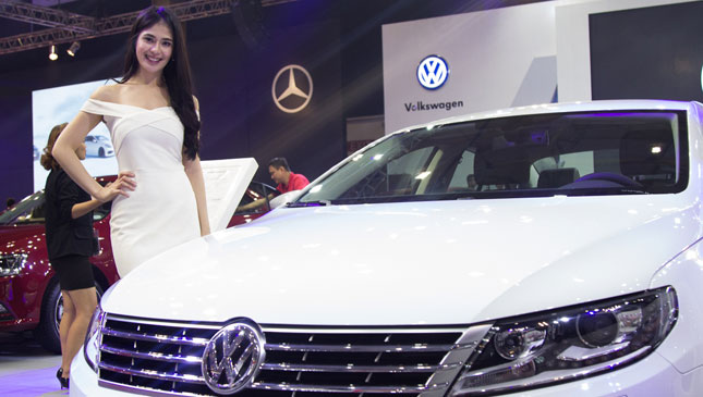 PIMS 2016 booth babes