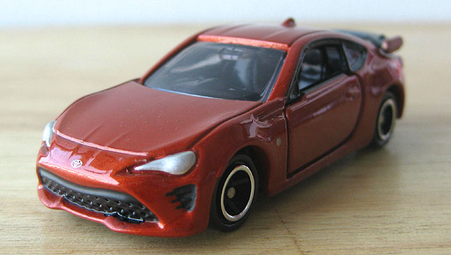 Refreshed Toyota 86 Tomica scale model