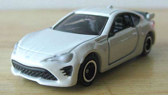 Refreshed Toyota 86 Tomica scale model