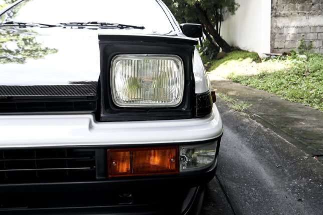 Pop-up headlights of an AE86 Toyota Corolla Trueno