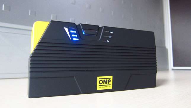 Power bank for jumpstarting cars