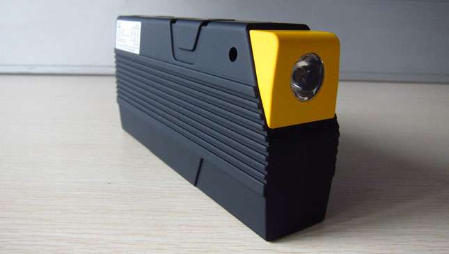 Power bank for jumpstarting cars