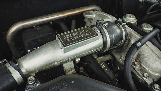 Isuzu Crosswind, Mitsubishi Adventure