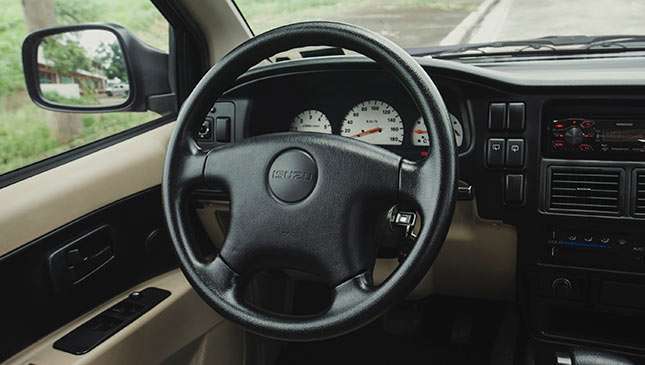 Isuzu Crosswind, Mitsubishi Adventure