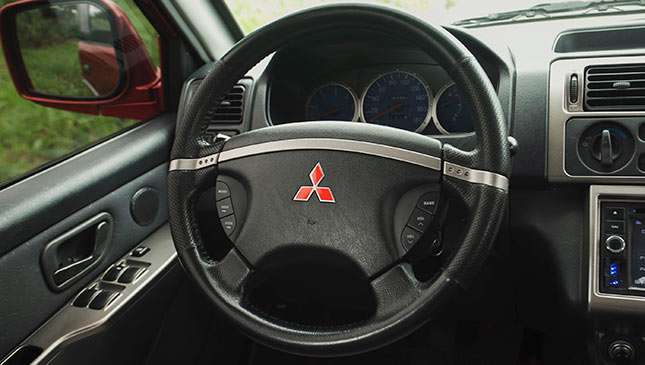 Isuzu Crosswind, Mitsubishi Adventure