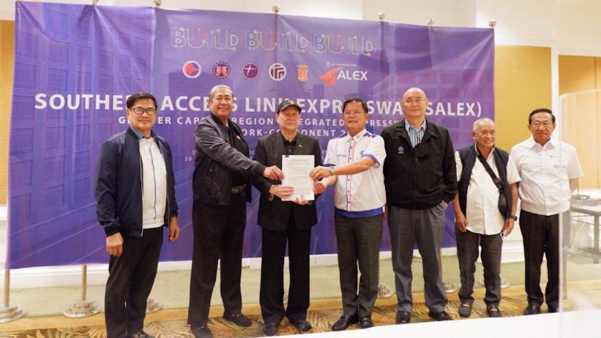 Department of Transportation and San Miguel Corporation officials at the contract signing for the Southern Access Link Expressway (SALEX)