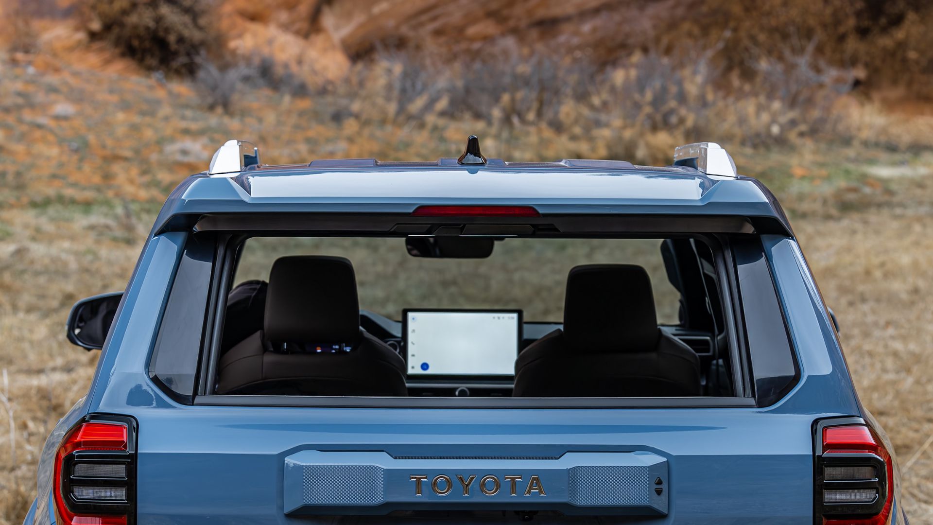 2025 Toyota 4Runner keeps its roll down tailgate window