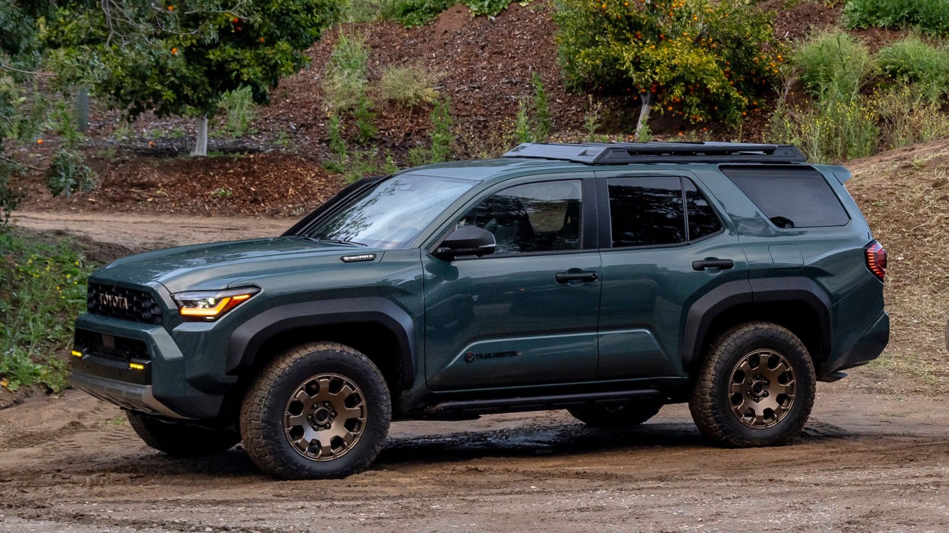 2025 Toyota 4Runner keeps its roll down tailgate window