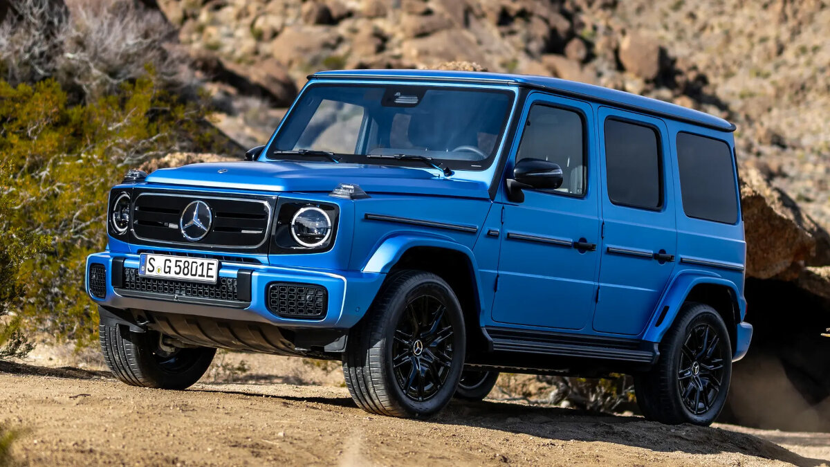 Front quarter view of the Mercedes-Benz G580 2024