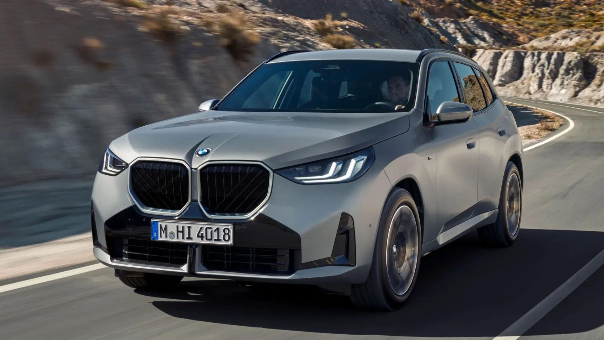 2025 BMW X3 shows its XM-inspired body