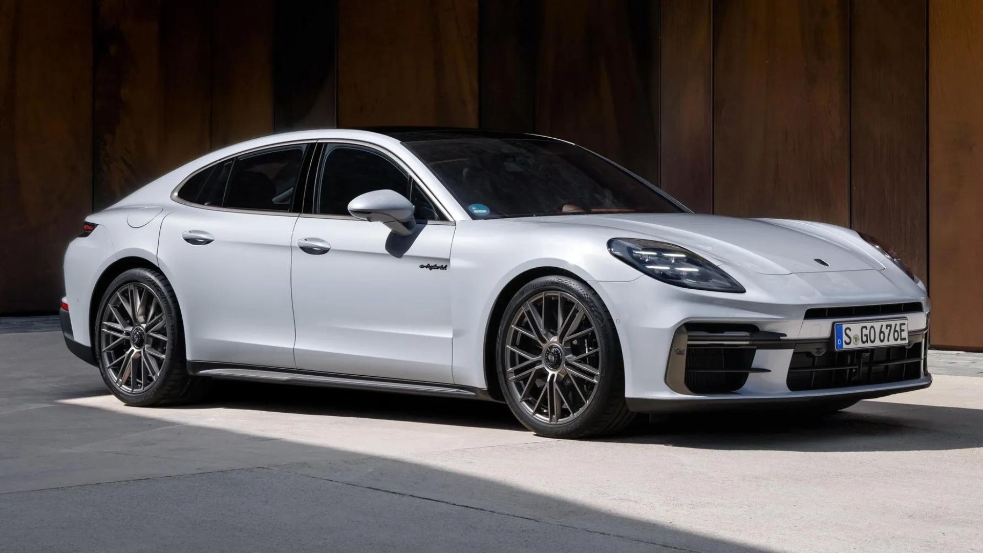 2025 Porsche Panamera Turbo S EHybrid makes its debut