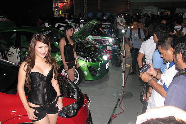 TopGear.com.ph Philippine Car Features - Babes at the 2010 Manila Auto Salon