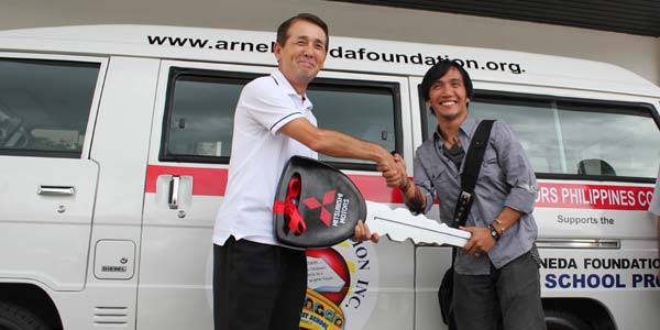 TopGear.com.ph Philippine Car News - Mitsubishi Philippines' donation to the Arnel Pineda Foundation