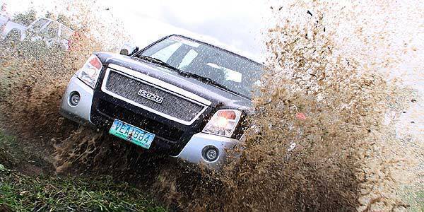 TopGear.com.ph Philippine Car News - Isuzu D-Max Radikal in action