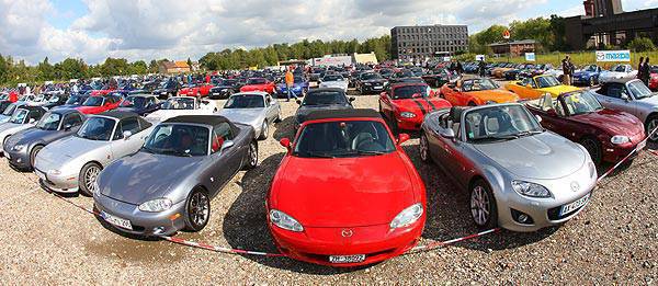 TopGear.com.ph Philippine Car News - 459 cars break Guinness record for longest continuous Mazda MX-5 parade