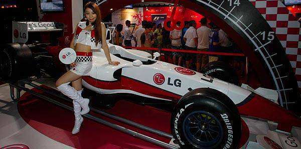 TopGear.com.ph Philippine Car News - LG pimps out F1 race car replica