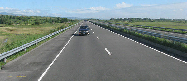 TopGear.com.ph Philippine Car News - DPWH asks farmers not to use national highways as solar dryers