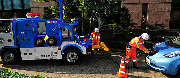 TopGear.com.ph Philippine Car News - Nissan, JAF test charger-equipped roadside service vehicle for EVs