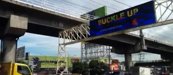 MMDA installs first variable messaging system on EDSA TopGear.com.ph Philippine Car News - MMDA installs first variable messaging system on EDSA