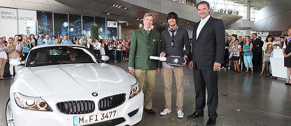 TopGear.com.ph Philippine Car News - BMW Welt’s 10-millionth visitor gets to keep Z4 for 10 weeks
