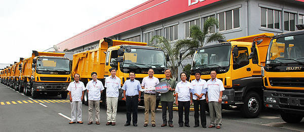 Isuzu Philippines turns over 53 brand-new trucks to mining company TopGear.com.ph Philippine Car News - Isuzu Philippines turns over 53 brand-new trucks to mining company