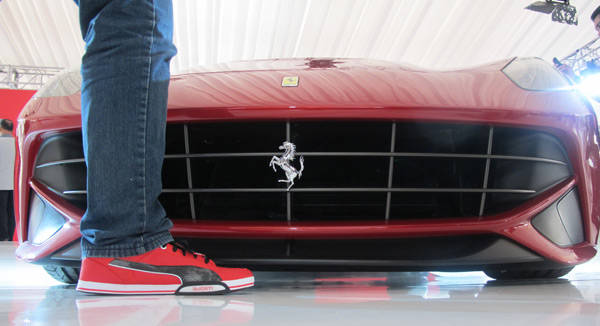 Ferrari F12 Berlinetta's ground clearance