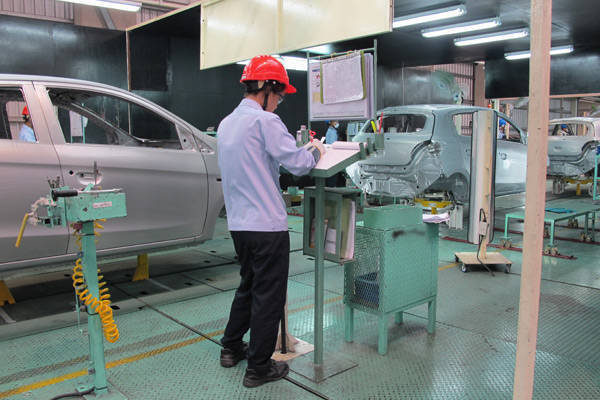 Mitsubishi Mirage factory
