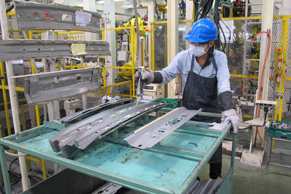 Mitsubishi Mirage factory