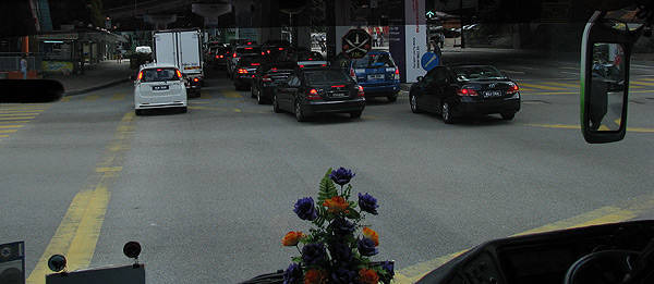 TopGear.com.ph Philippine Car News - Around the Globe: Malaysians and traffic lights