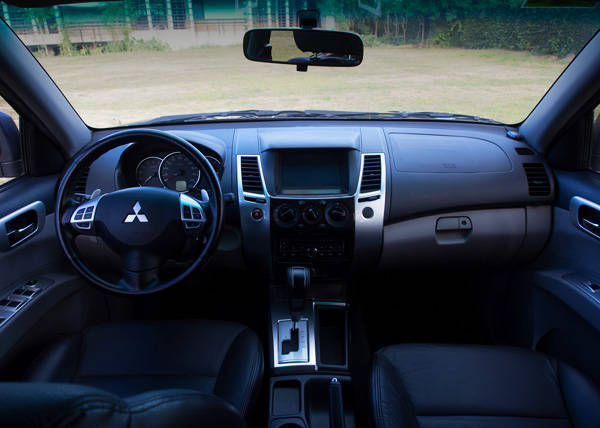 Mitsubishi Montero Sport - Interior