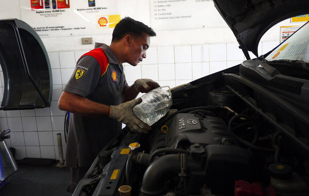 Why changing oil is easier with Shell