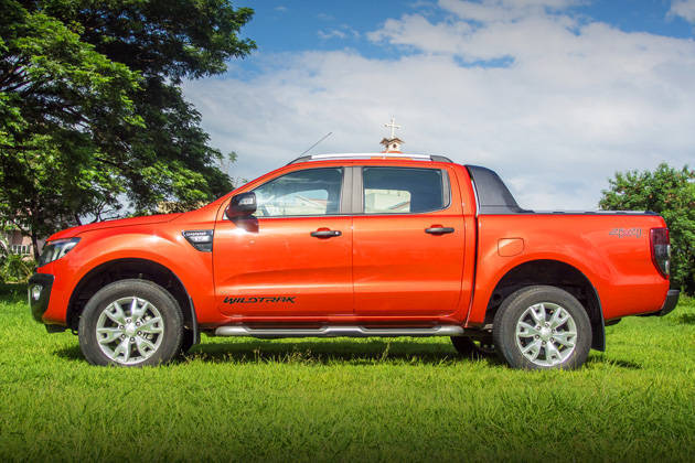Ford Ranger Wildtrak vs. Mazda BT-50 | Top Gear Philippines