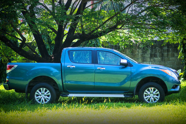 Ford Ranger Wildtrak vs. Mazda BT-50 | Top Gear Philippines