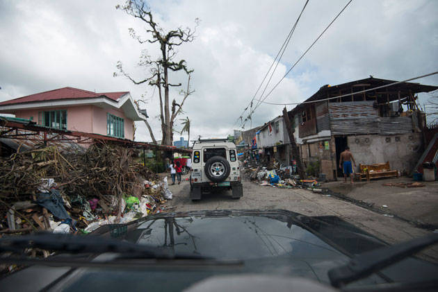 Land Rover Club of the Philippines visits Tacloban after Yolanda