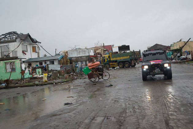 Land Rover Club of the Philippines visits Tacloban after Yolanda