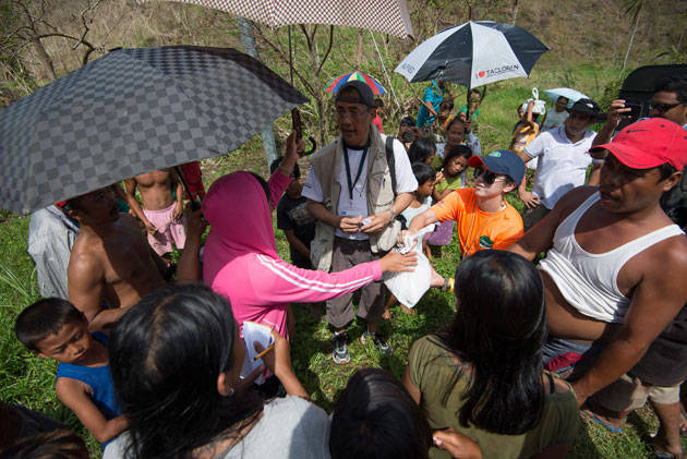Land Rover Club of the Philippines visits Tacloban after Yolanda