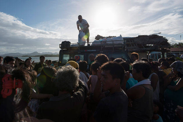 Land Rover Club of the Philippines visits Tacloban after Yolanda