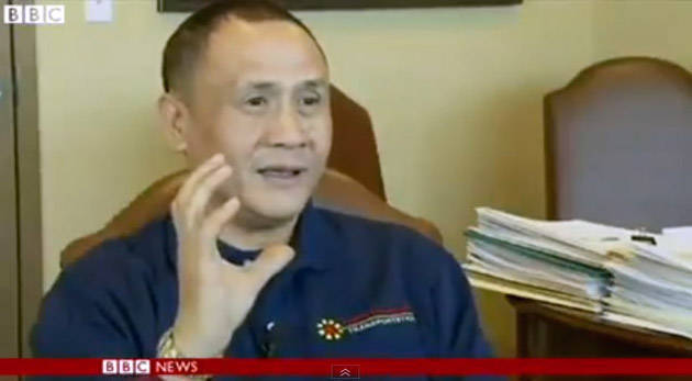 Las Vegas taxi driver returns $300,000 found on back seat