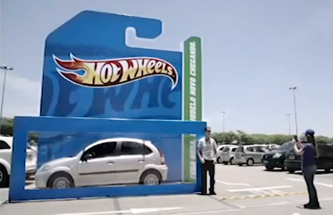 Hot Wheels Giant Parking Box