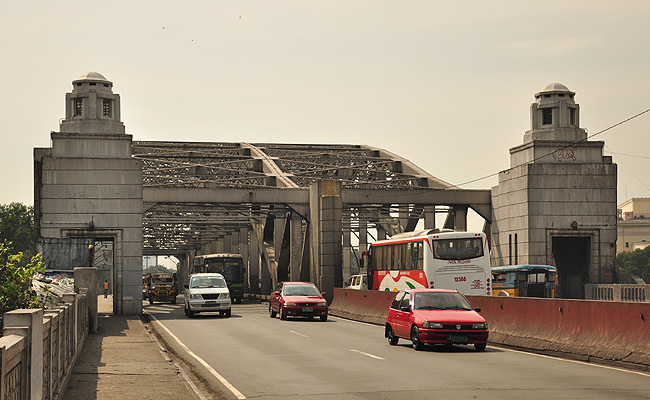 TopGear.com.ph Philippine Car News - DPWH limits Quezon Bridge in Quiapo to light vehicles only