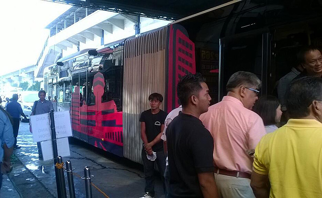 TopGear.com.ph Philippine Car News - MRT begins trial run of articulated bus on EDSA today