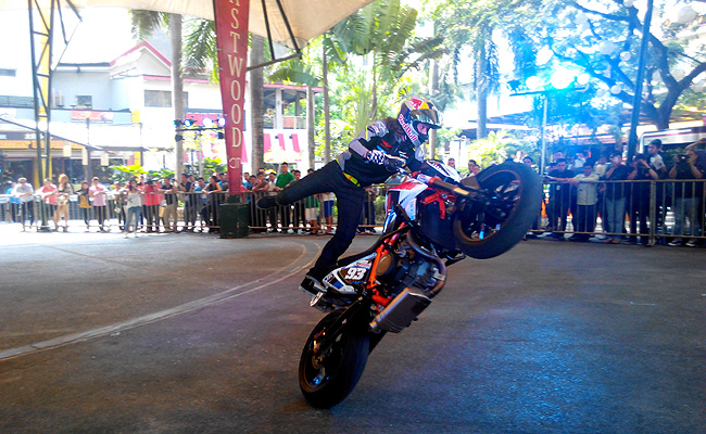 TopGear.com.ph Philippine Car News - Motorcycle stunt rider Aaron Colton to begin his exhibition today