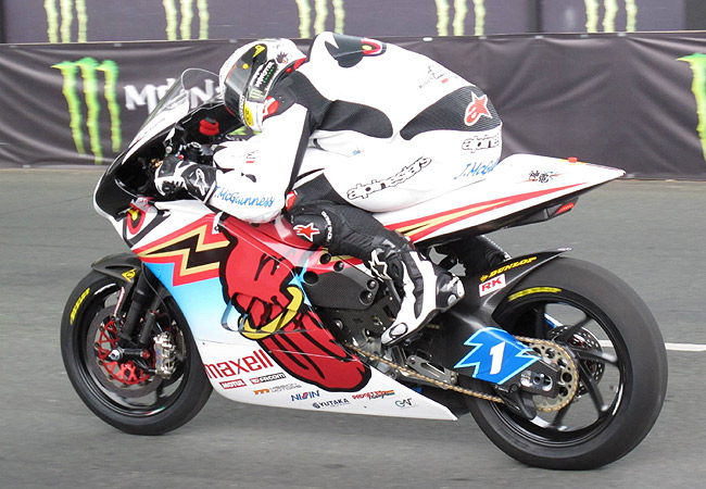 TopGear.com.ph Philippine Car News - Video: Motorcycle rider John McGuiness sets Isle of Man lap record
